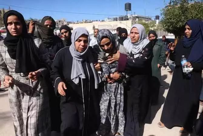 Gaza में इजरायली हवाई हमलों में 21 की मौत, हिंसा शांति समझौते के बावजूद जारी Gaza में इजरायली हवाई हमलों में 21 की मौत, हिंसा शांति समझौते के बावजूद जारी