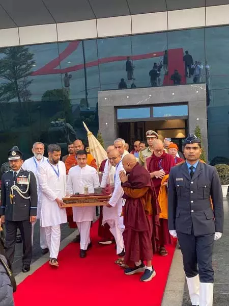 देवनीमोरी बुद्ध अवशेषों की प्रदर्शनी भारत-श्रीलंका के आध्यात्मिक संबंधों को करेगी उजागर देवनीमोरी बुद्ध अवशेषों की प्रदर्शनी भारत-श्रीलंका के आध्यात्मिक संबंधों को करेगी उजागर