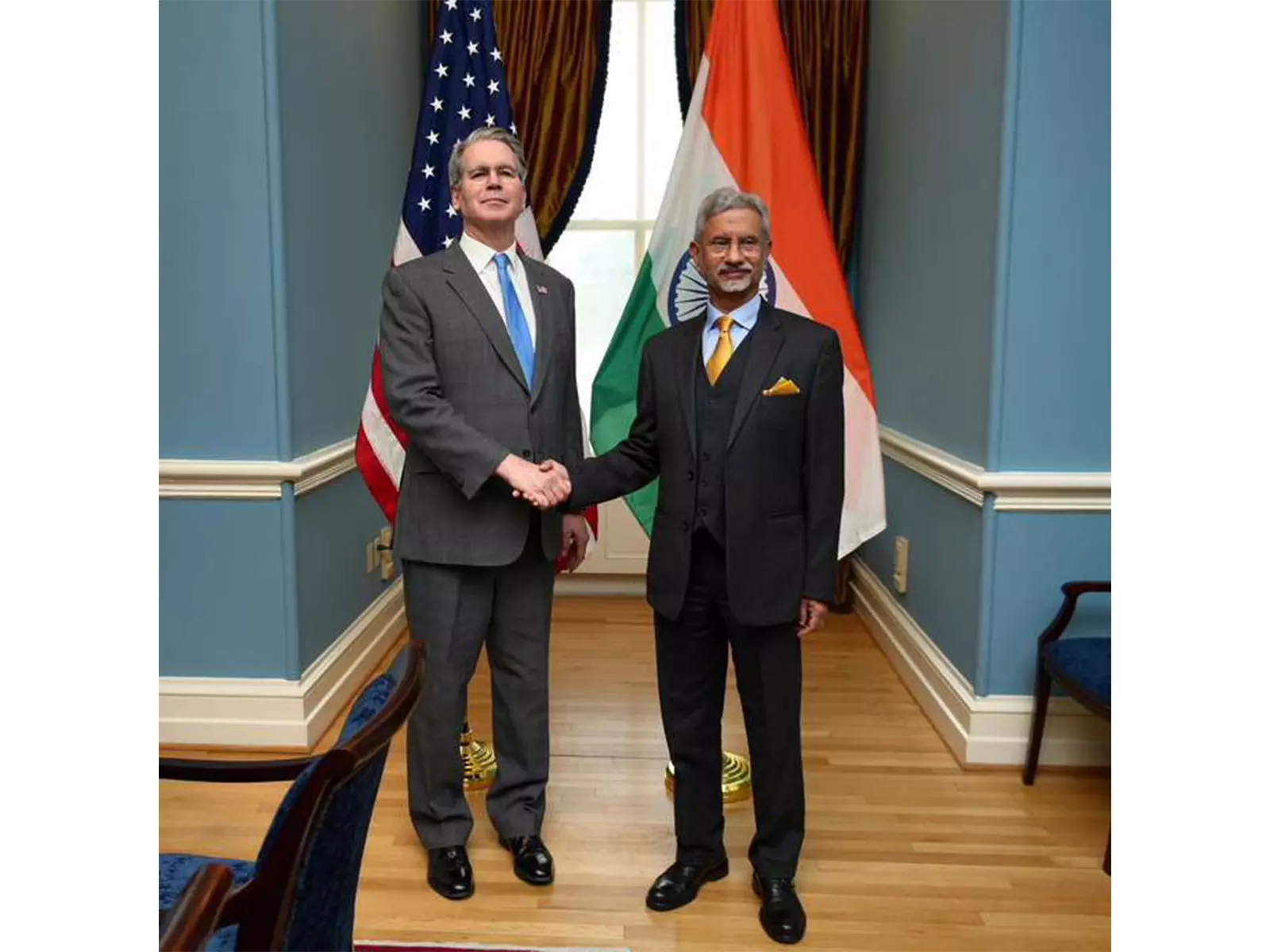 Jaishankar ने अमेरिकी वित्त मंत्री से आर्थिक साझेदारी पर चर्चा की Jaishankar ने अमेरिकी वित्त मंत्री से आर्थिक साझेदारी पर चर्चा की