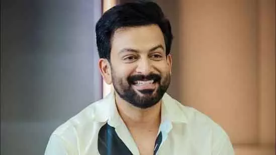 Prithviraj SS राजामौली की वाराणसी में महेश बाबू के विलेन बने, ग्लोबल लुक ने मचाई धूम Prithviraj SS राजामौली की वाराणसी में महेश बाबू के विलेन बने, ग्लोबल लुक ने मचाई धूम