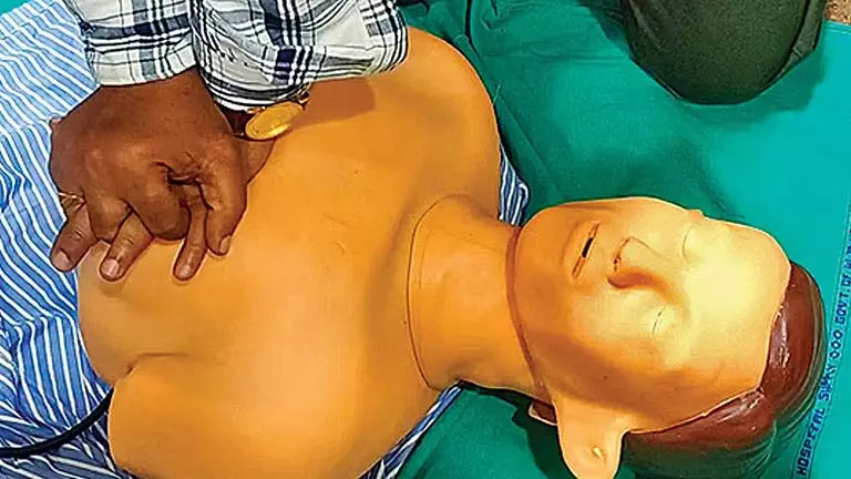 Pathbandhu ट्रेनिंग से दुर्घटना पीड़ितों को फर्स्ट एड दिया जाएगा Pathbandhu ट्रेनिंग से दुर्घटना पीड़ितों को फर्स्ट एड दिया जाएगा