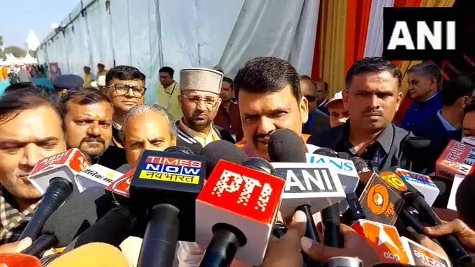हरिद्वार में देवेंद्र फडणवीस का राहुल गांधी पर हमला हरिद्वार में देवेंद्र फडणवीस का राहुल गांधी पर हमला