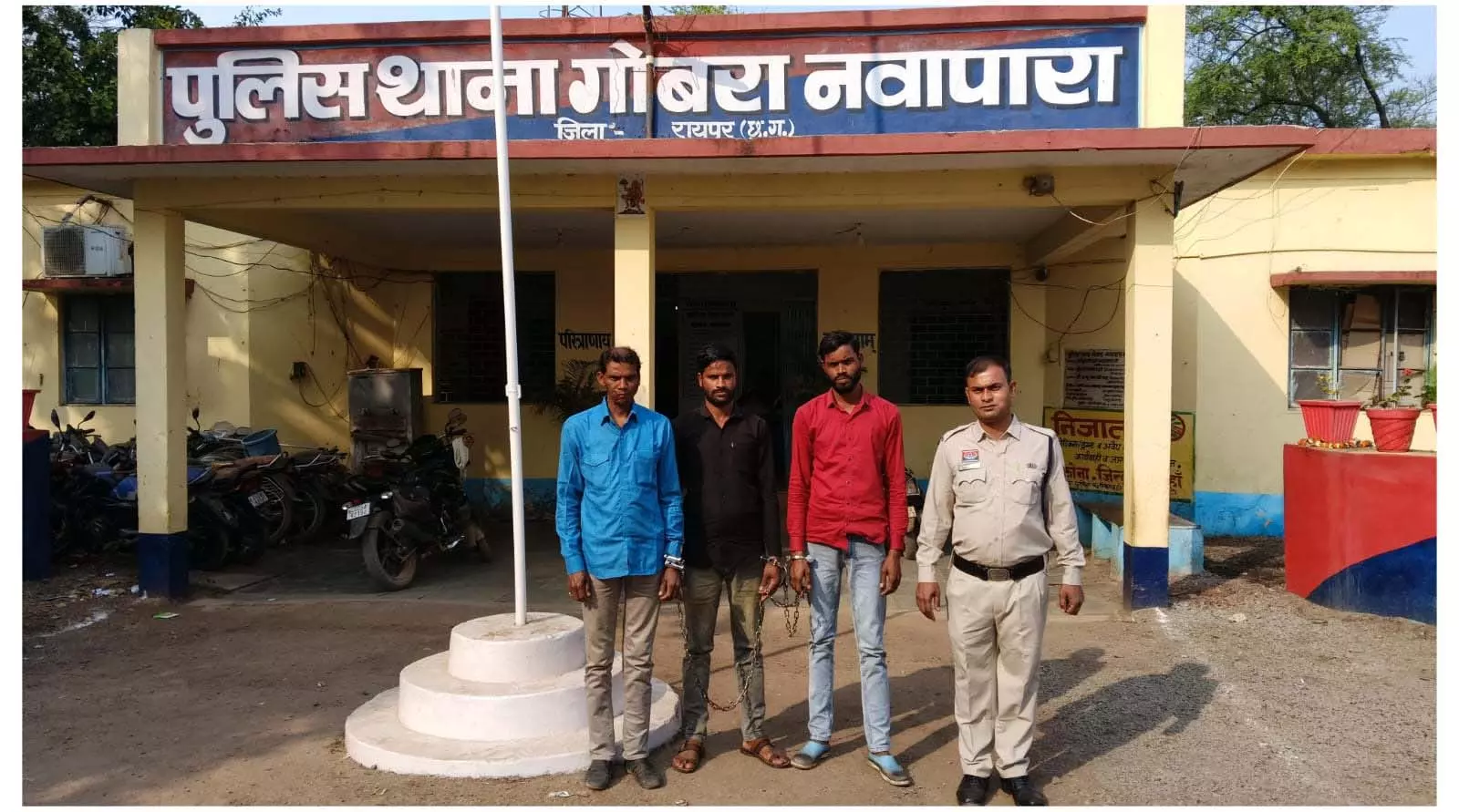 Raipur Breaking: छेड़छाड़ और मारपीट मामले के 3 फरार आरोपी गिरफ्तार Raipur Breaking: छेड़छाड़ और मारपीट मामले के 3 फरार आरोपी गिरफ्तार