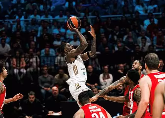 Dubai Basketball ने ओवर टाइम में ओलंपियाकोस को 108-98 हराकर यूरोलीग में 12वीं जीत दर्ज की Dubai Basketball ने ओवर टाइम में ओलंपियाकोस को 108-98 हराकर यूरोलीग में 12वीं जीत दर्ज की