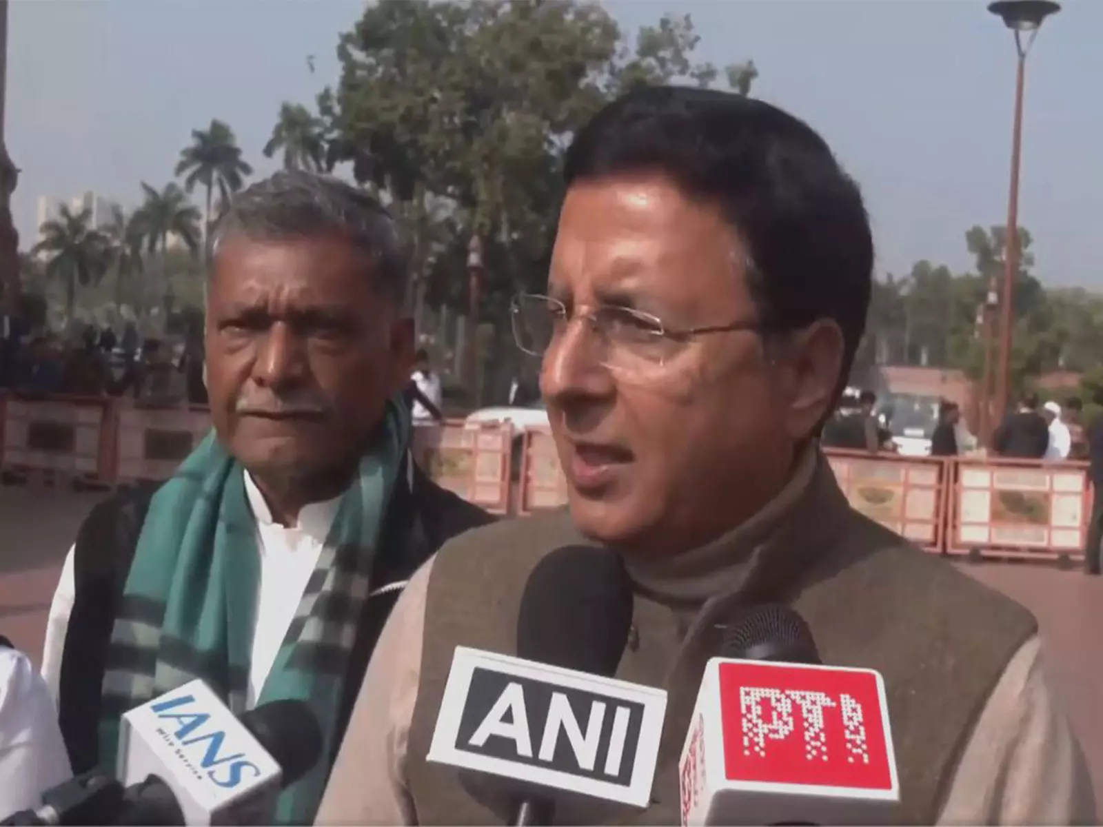 Surjewala ने भारत-अमेरिका व्यापार समझौते पर टैरिफ को लेकर सवाल उठाए Surjewala ने भारत-अमेरिका व्यापार समझौते पर टैरिफ को लेकर सवाल उठाए
