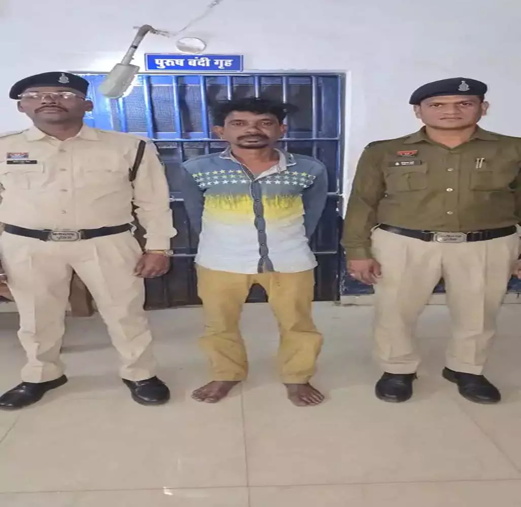 सार्वजनिक स्थान पर धारदार हथियार लहराना पड़ा महंगा, आरोपी गिरफ्तार सार्वजनिक स्थान पर धारदार हथियार लहराना पड़ा महंगा, आरोपी गिरफ्तार
