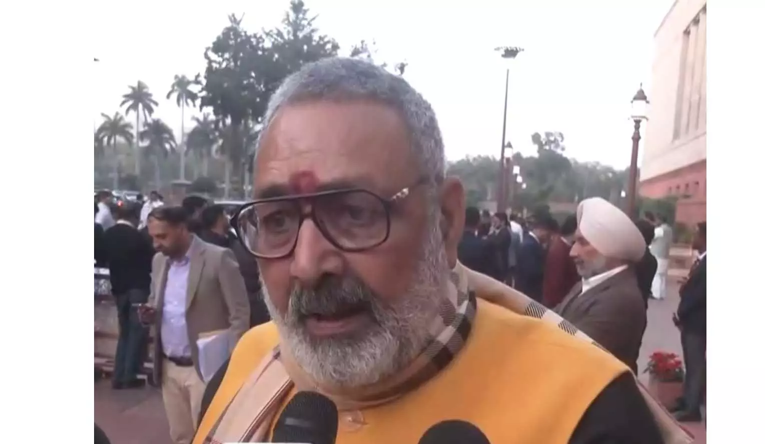 लोकसभा में हंगामे के बीच कार्यवाही स्थगित होने पर Giriraj Singh ने कांग्रेस की आलोचना की लोकसभा में हंगामे के बीच कार्यवाही स्थगित होने पर Giriraj Singh ने कांग्रेस की आलोचना की