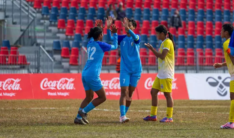 भारत ने भूटान को 8-0 से हराकर SAFF अंडर-19 महिला फाइनल में जगह बनाई भारत ने भूटान को 8-0 से हराकर SAFF अंडर-19 महिला फाइनल में जगह बनाई