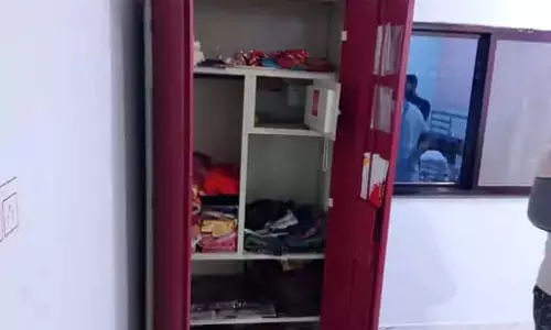 बिल्डिंग ठेकेदार के घर 3 लाख की चोरी, दुर्ग अमलेश्वर में वारदात बिल्डिंग ठेकेदार के घर 3 लाख की चोरी, दुर्ग अमलेश्वर में वारदात