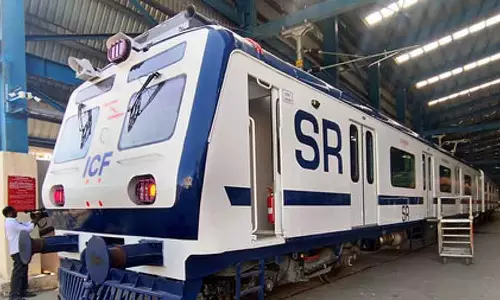 ICF ने 80,000वां ट्रेन कोच बनाया: कर्मचारियों को बधाई ICF ने 80,000वां ट्रेन कोच बनाया: कर्मचारियों को बधाई