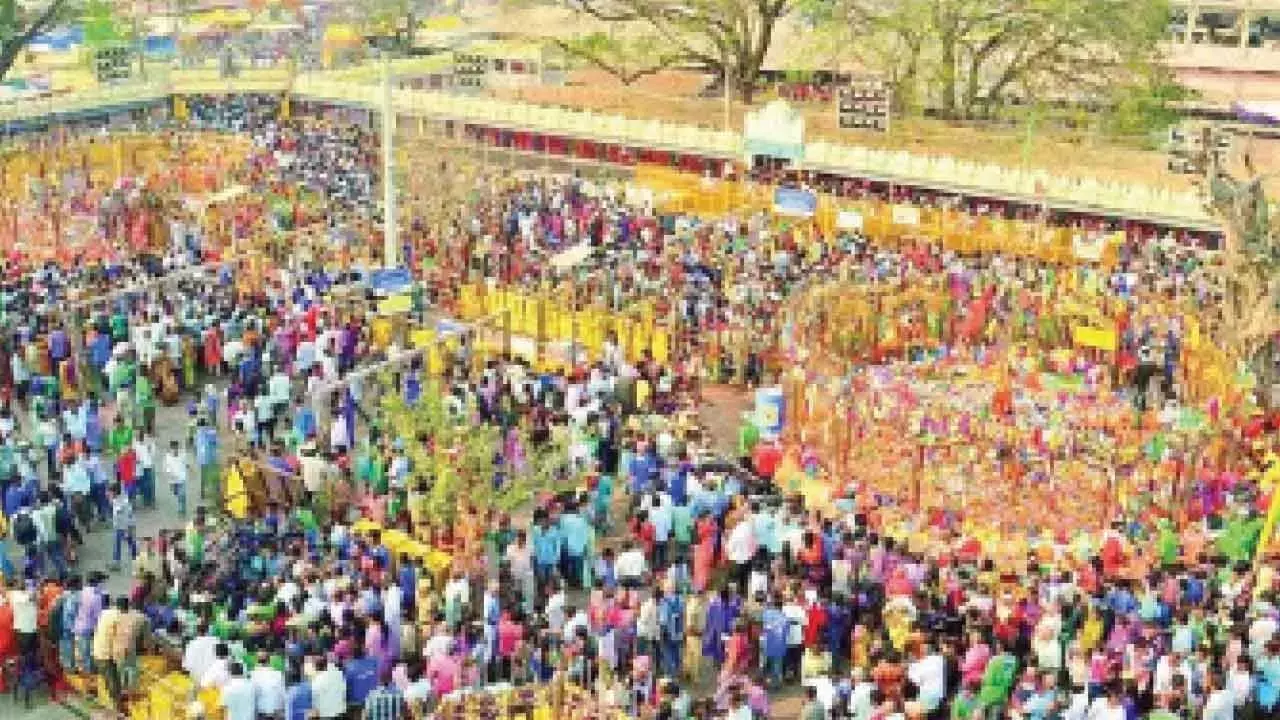 Telangana: आदिवासी जतरा खत्म होने के बाद भी लाखों भक्त मेदाराम पहुंचे