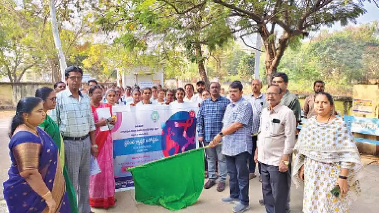 Andhra: विश्व कैंसर दिवस रैली आयोजित की गई Andhra: विश्व कैंसर दिवस रैली आयोजित की गई