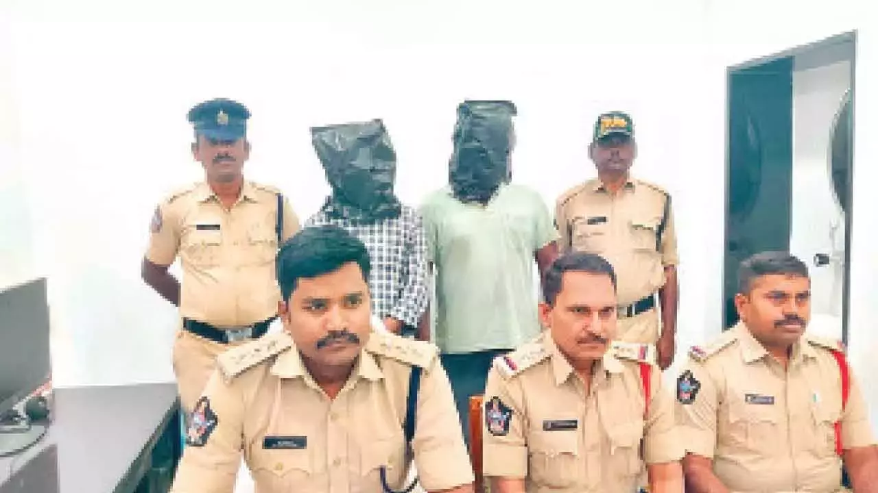 Andhra: साइबरक्राइम ब्लैकमेल रैकेट का भंडाफोड़, दो गिरफ्तार