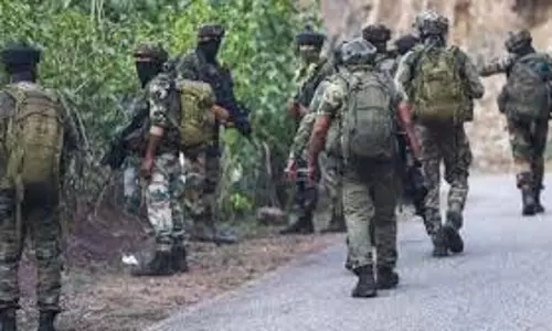 Jammu Kashmir: आतंकवादियों और संयुक्त सुरक्षा बलों के बीच मुठभेड़ Jammu Kashmir: आतंकवादियों और संयुक्त सुरक्षा बलों के बीच मुठभेड़
