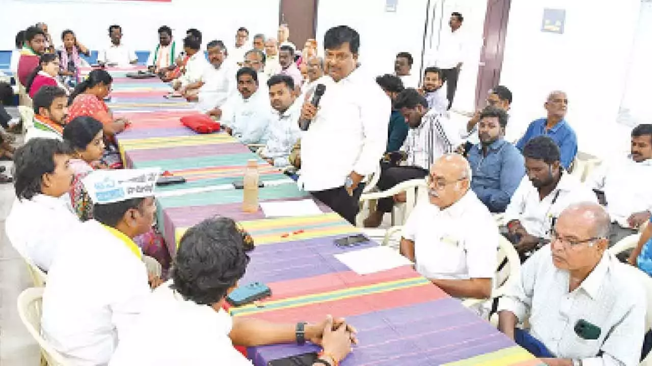 Andhra: गोलमेज सम्मेलन में मोहन बाबू और विष्णु की गिरफ्तारी की मांग Andhra: गोलमेज सम्मेलन में मोहन बाबू और विष्णु की गिरफ्तारी की मांग