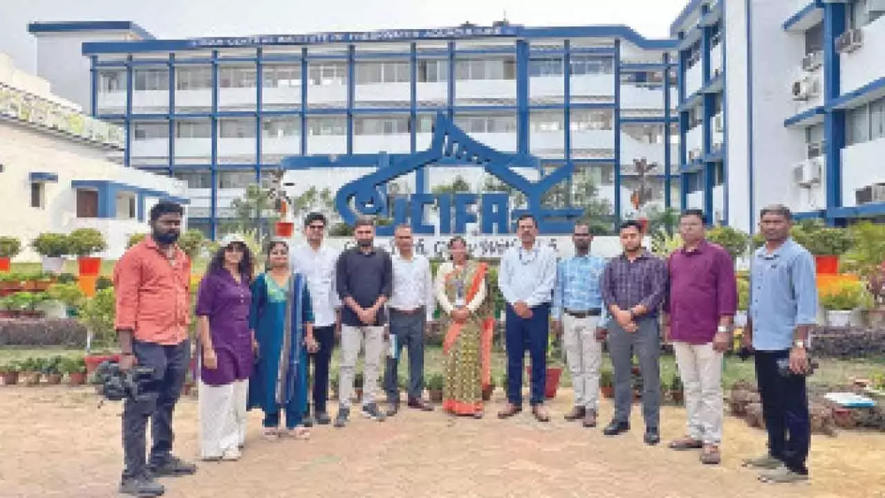 CIFA ने TG मीडिया के सामने सस्टेनेबल मछली पालन के इनोवेशन दिखाए CIFA ने TG मीडिया के सामने सस्टेनेबल मछली पालन के इनोवेशन दिखाए