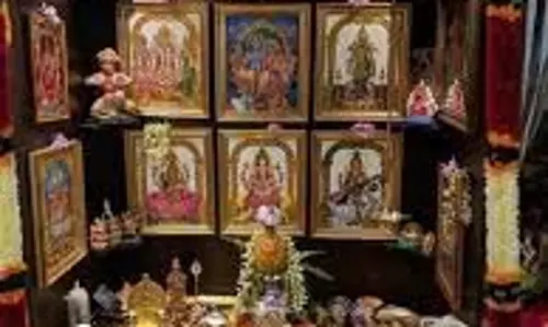 Vastu for home God idols : जानिए  घर में इन देवी-देवताओं की तस्वीर रखना क्यों माना जाता है अशुभ