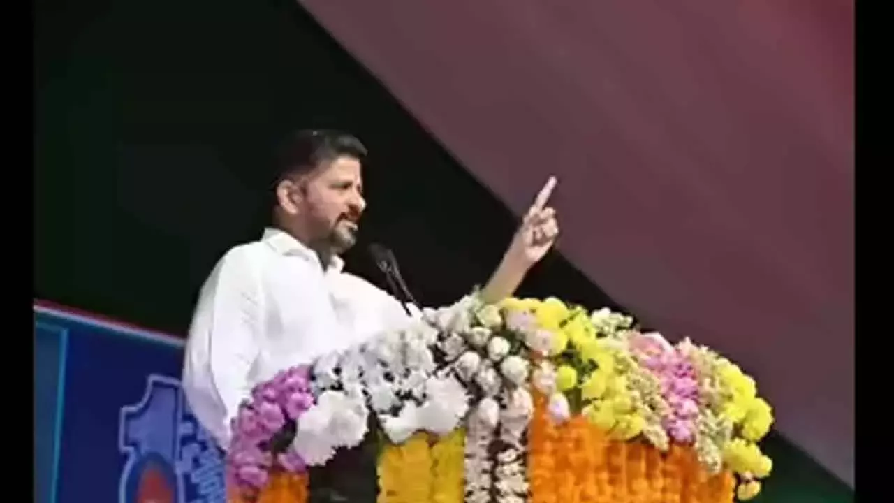 Telangana: चोप्पाडांडी में रेवंत की बड़ी जनसभा के लिए पूरी तैयारी Telangana: चोप्पाडांडी में रेवंत की बड़ी जनसभा के लिए पूरी तैयारी