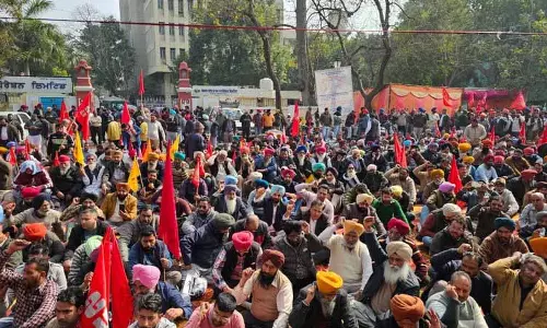Punjab सरकार की नीतियों के खिलाफ पटियाला में बिजली कर्मचारियों ने विरोध रैली निकाली