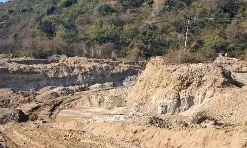 Ropar में अवैध खनन से शिवालिक पहाड़ियां तबाह हो रही, पर्यावरण को लेकर चिंता बढ़ गई Ropar में अवैध खनन से शिवालिक पहाड़ियां तबाह हो रही, पर्यावरण को लेकर चिंता बढ़ गई