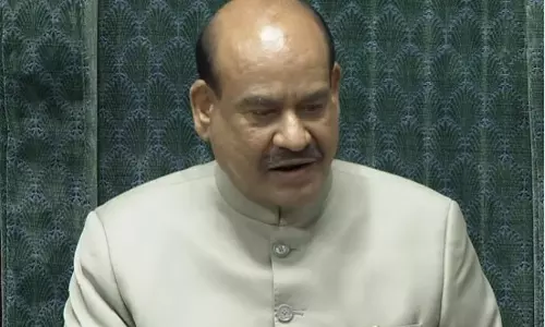 लोकसभा में विपक्ष के हंगामे के बीच राष्ट्रपति के अभिभाषण पर प्रस्ताव पारित लोकसभा में विपक्ष के हंगामे के बीच राष्ट्रपति के अभिभाषण पर प्रस्ताव पारित