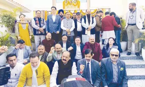 जम्मू-कश्मीर विधानसभा में BJP MLA ने स्पीकर पर भेदभाव का आरोप लगाते हुए वॉकआउट किया