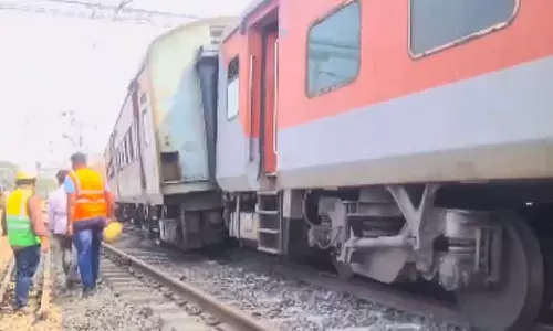 Odisha : जाजपुर में चेन्नई सेंट्रल एक्सप्रेस के 3 कोच पटरी से उतर गए Odisha : जाजपुर में चेन्नई सेंट्रल एक्सप्रेस के 3 कोच पटरी से उतर गए