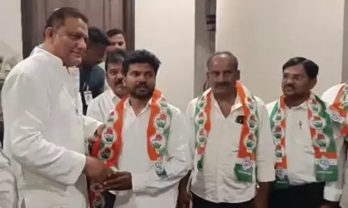 नगर पालिका चुनाव से पहले दल-बदल, BRS कार्यकर्ता कांग्रेस में शामिल