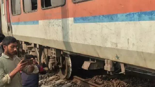 चेन्नई सेंट्रल–न्यू जलपाईगुड़ी एक्सप्रेस Jakhpura के पास पटरी से उतरी