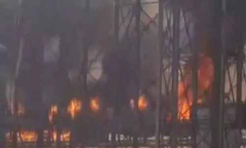 Karnataka: विजयपुरा में चीनी फैक्ट्री में भीषण आग, कोई हताहत नहीं Karnataka: विजयपुरा में चीनी फैक्ट्री में भीषण आग, कोई हताहत नहीं