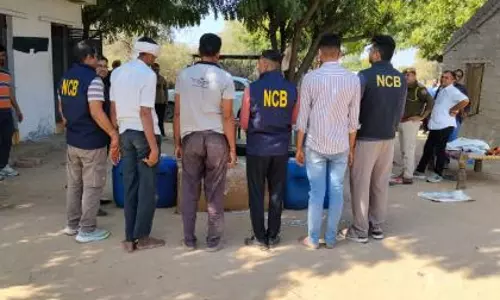 राजस्थान: NCB ने सांचोर में मेफेड्रोन बनाने वाली लैब का भंडाफोड़ किया राजस्थान: NCB ने सांचोर में मेफेड्रोन बनाने वाली लैब का भंडाफोड़ किया