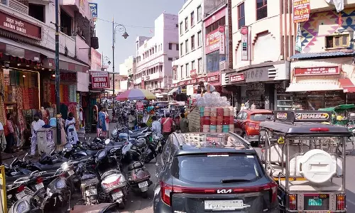 Rajepur: राहगीरों की मुसीबत बनी अतिक्रमण