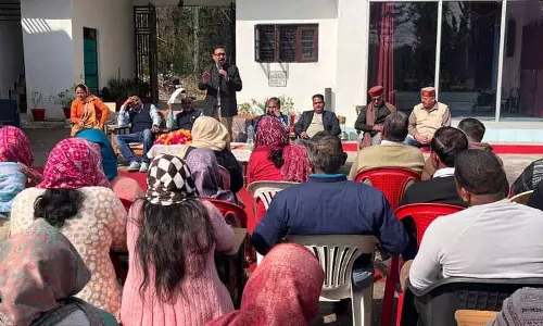 कांग्रेस ने 3 साल में हिमाचल प्रदेश को दिवालियापन की ओर धकेल दिया: Vipin Parmar कांग्रेस ने 3 साल में हिमाचल प्रदेश को दिवालियापन की ओर धकेल दिया: Vipin Parmar