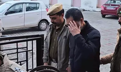 McLeodGanj: चीनी नागरिक से मोबाइल फोन, टैबलेट, लैपटॉप जब्त McLeodGanj: चीनी नागरिक से मोबाइल फोन, टैबलेट, लैपटॉप जब्त