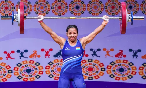 Mirabai Chanu ने नेशनल वेटलिफ्टिंग चैंपियनशिप में तीन रिकॉर्ड तोड़े Mirabai Chanu ने नेशनल वेटलिफ्टिंग चैंपियनशिप में तीन रिकॉर्ड तोड़े