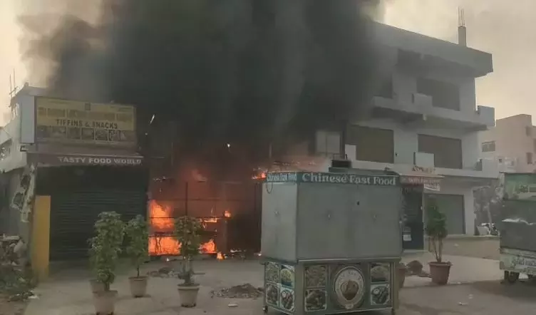 Balapur में आग लगने की घटना में फूड कोर्ट जलकर खाक हो गया