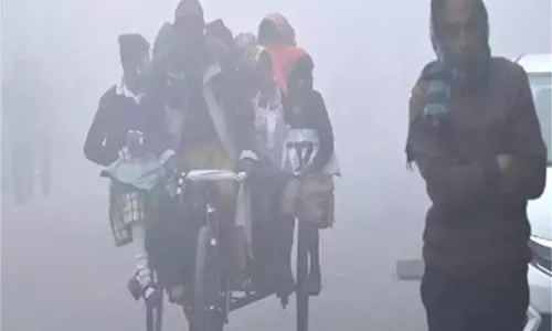 Jalandhar: पंजाब में मौसम की मार, कोहरे ने बढ़ाई छात्रों की मुश्किल Jalandhar: पंजाब में मौसम की मार, कोहरे ने बढ़ाई छात्रों की मुश्किल