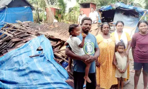 Kerala: एक शेड गिर गया सात लोगों का एक परिवार बाल-बाल बच गया