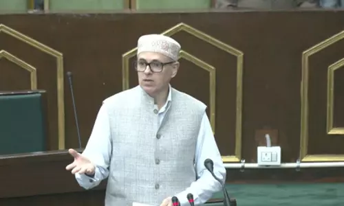 J&K: उमर अब्दुल्ला का ऐलान, प्रभावित परिवारों को जमीन देने की योजना J&K: उमर अब्दुल्ला का ऐलान, प्रभावित परिवारों को जमीन देने की योजना