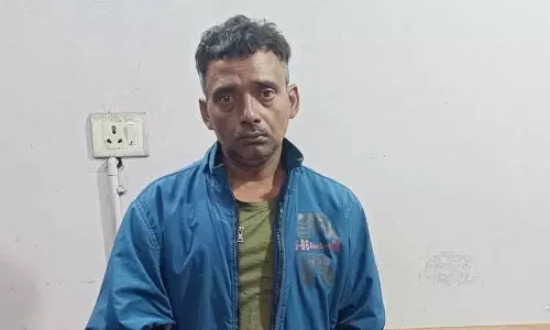 रायपुर का बप्पी शराब सप्लाई करते गिरफ्तार रायपुर का बप्पी शराब सप्लाई करते गिरफ्तार
