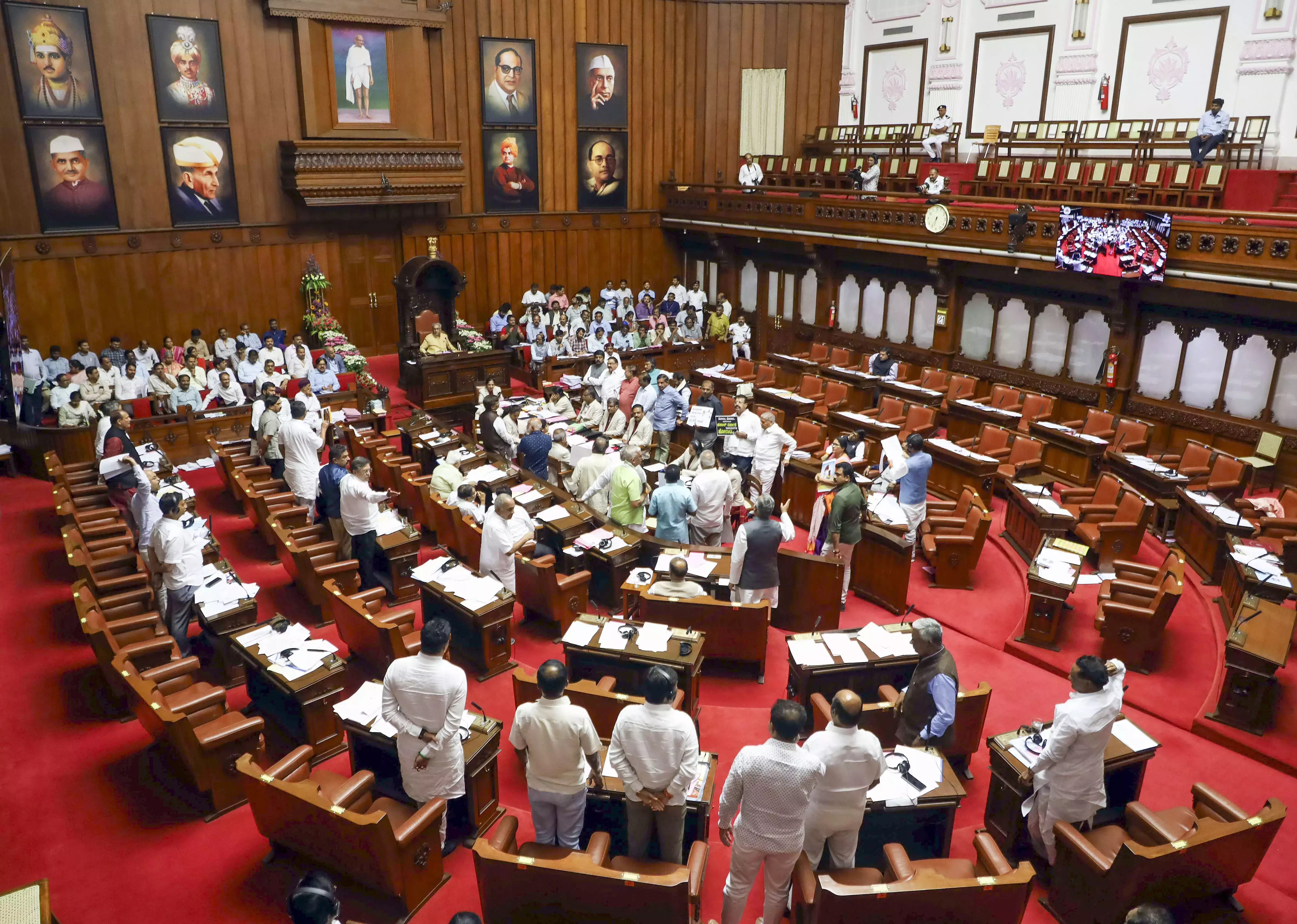 कर्नाटक विधानमंडल ने केंद्र के VB ग्राम अधिनियम, 2025 के खिलाफ प्रस्ताव पारित किया कर्नाटक विधानमंडल ने केंद्र के VB ग्राम अधिनियम, 2025 के खिलाफ प्रस्ताव पारित किया