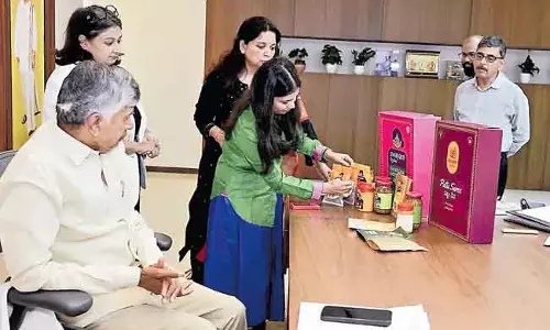 CM Chandrababu : स्थानीय निकायों में BC कोटा को अंतिम रूप देने के लिए समर्पित आयोग का गठन CM Chandrababu : स्थानीय निकायों में BC कोटा को अंतिम रूप देने के लिए समर्पित आयोग का गठन