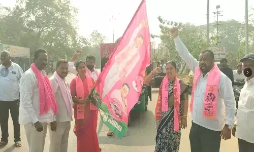 Haripriya Nayak ने इलेंदु में बीआरएस के लिए अभियान रथों को हरी झंडी दिखाई Haripriya Nayak ने इलेंदु में बीआरएस के लिए अभियान रथों को हरी झंडी दिखाई
