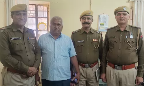 Barmer: छात्रा से दुर्व्यवहार पर शिक्षक निलंबित Barmer: छात्रा से दुर्व्यवहार पर शिक्षक निलंबित