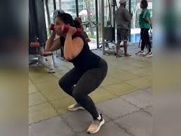 Mannara चोपड़ा ने मानसिक संघर्षों और गरिमा चुनने के बारे में खुलकर बात की
