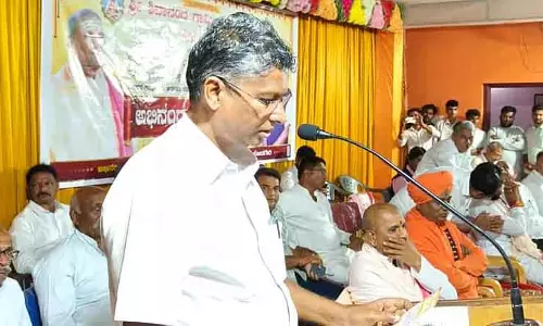 शिवानंद ग्रामीण विद्यापीठ को एक ज्ञान केंद्र के रूप में विकसित होने दें: Minister Jarkiholi