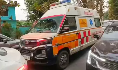 Bareilly: सड़क निर्माण से शहर में हड़कंप, एंबुलेंस फंसी
