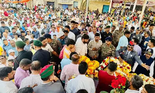 Belgaum : सैनिक का राजकीय सम्मान के साथ अंतिम संस्कार Belgaum : सैनिक का राजकीय सम्मान के साथ अंतिम संस्कार