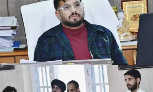 DC ने स्वास्थ्य सेवा वितरण को मजबूत करने के लिए GMC राजौरी के कामकाज की समीक्षा की