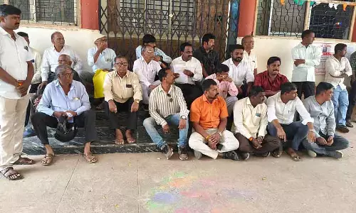 Bagalkot : विरोध प्रदर्शन में बीटीडीए ऑफिस में ताला लगा दिया गया Bagalkot : विरोध प्रदर्शन में बीटीडीए ऑफिस में ताला लगा दिया गया